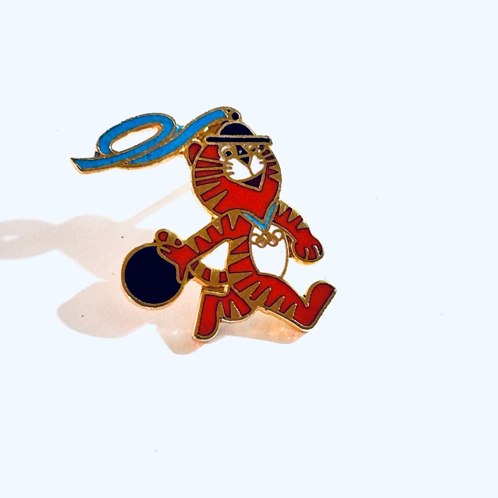 1988 Orange Hodori Tiger Bowling Olympic Ring Metal & Enamel Lapel Pin